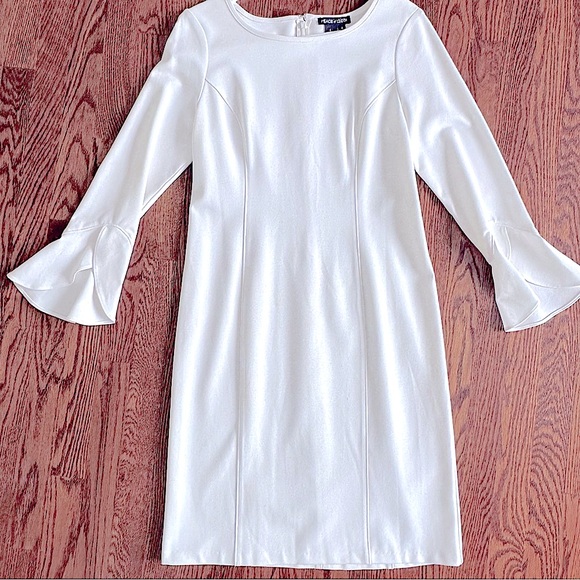 White Mini Dress with bell sleeves - like new! size 4 - Picture 2 of 9